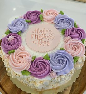 Mothers day cake with plaque and icing flowers 