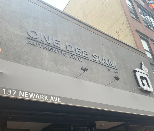 One Dee Siam restaurant storefront sign